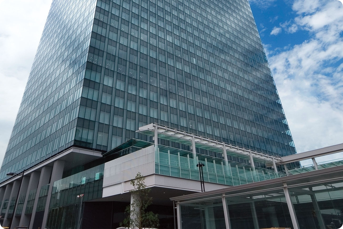 本社ビル外観